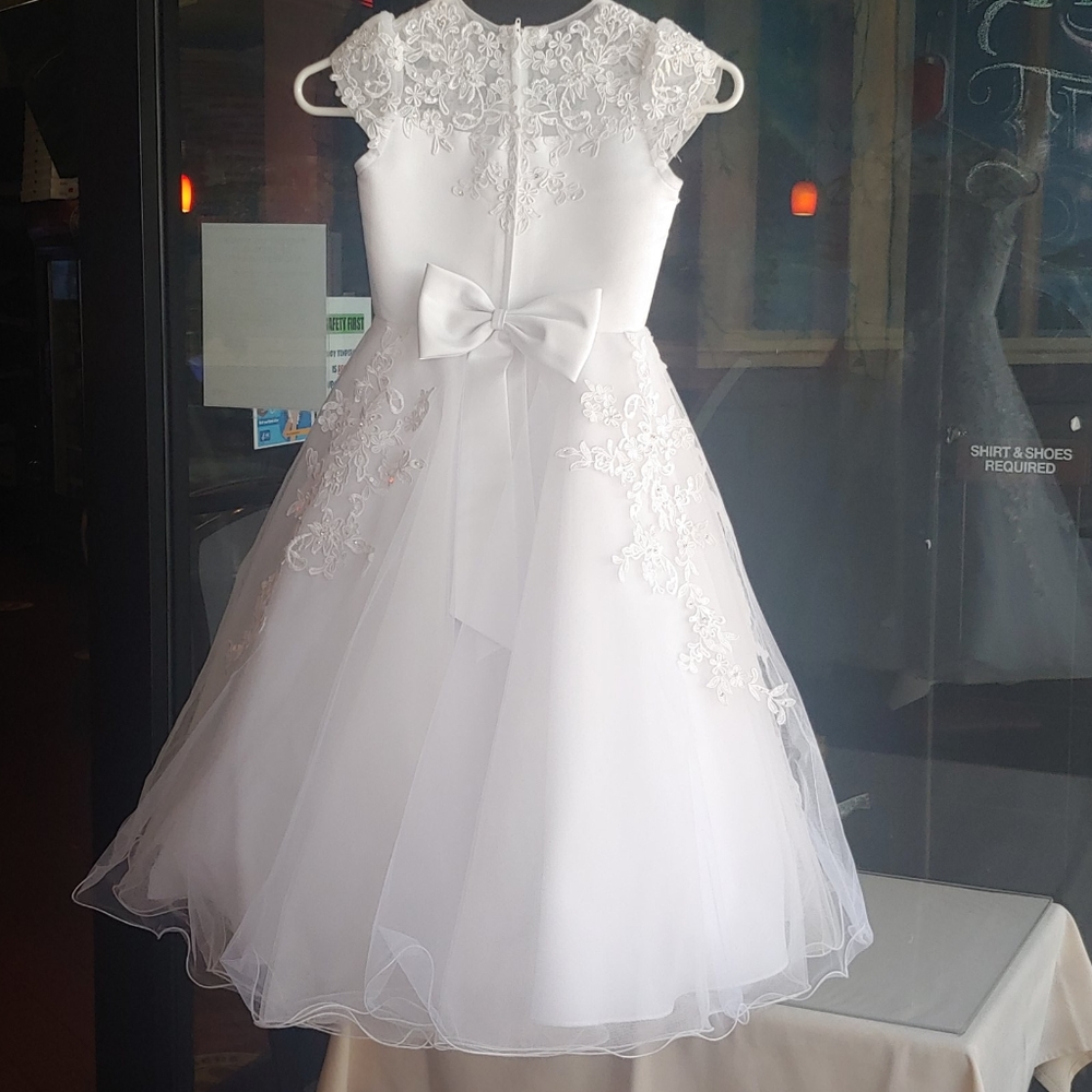 Clothes - Picture 2 of 10